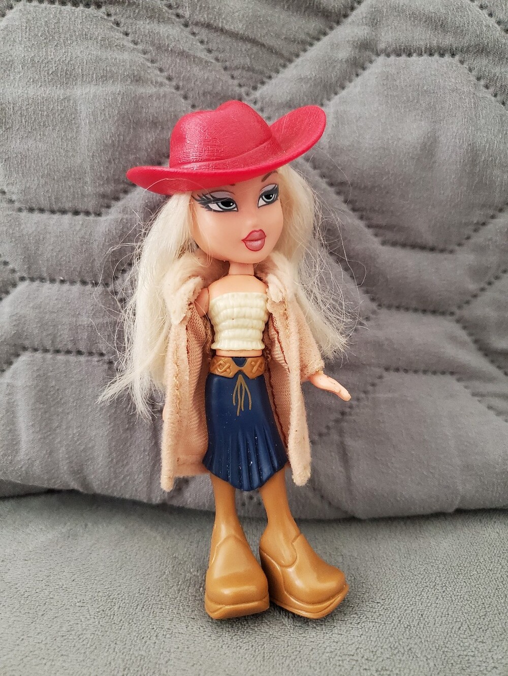 Vintage McDonald's Bratz Mini Doll Cloe (2003)